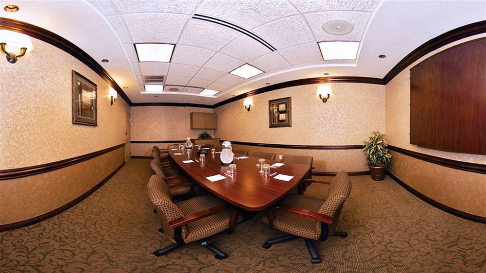 Holiday Inn Express And Suites Springfield Medical District By Ihg Exterior photo