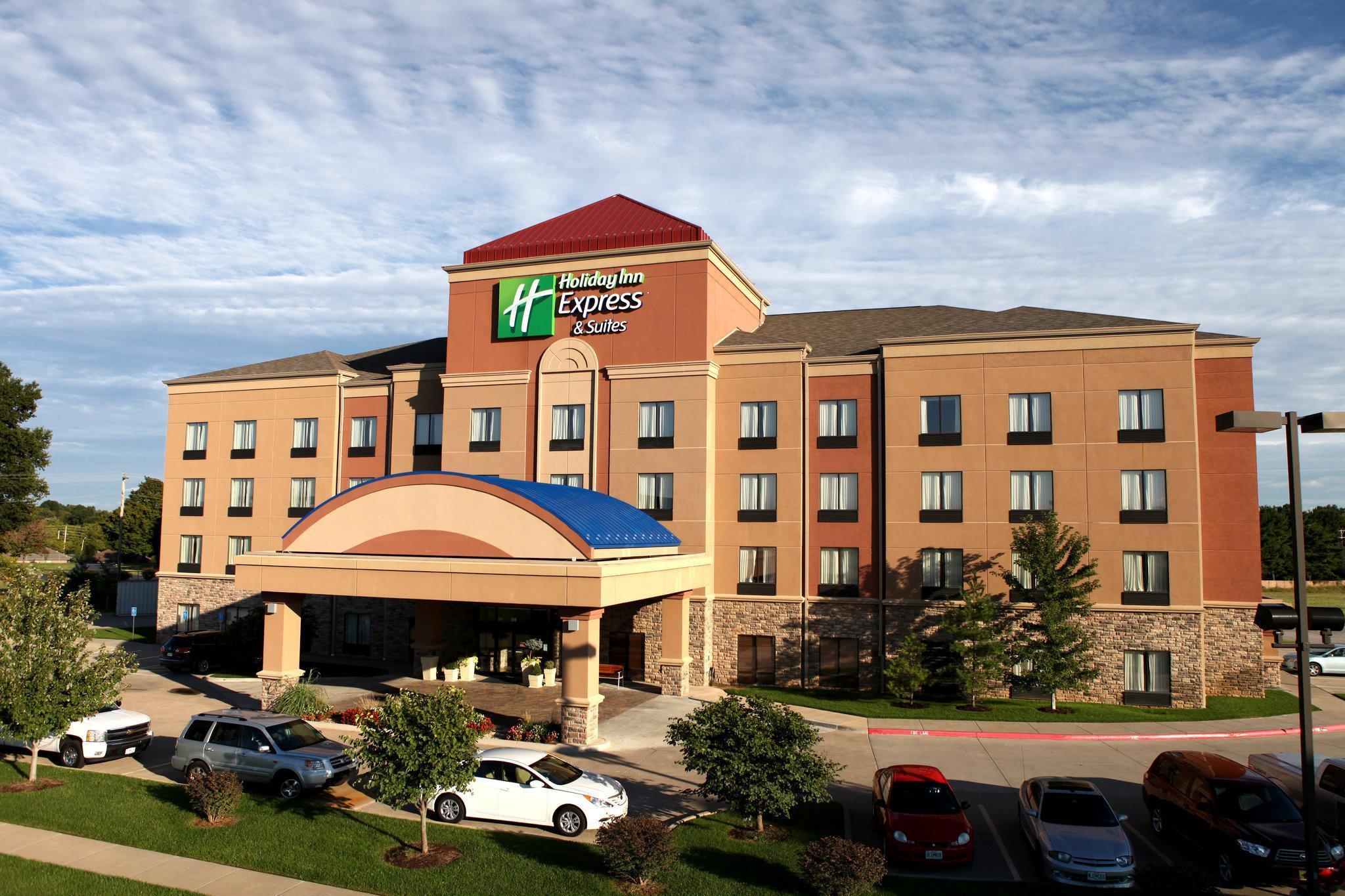 Holiday Inn Express And Suites Springfield Medical District By Ihg Exterior photo